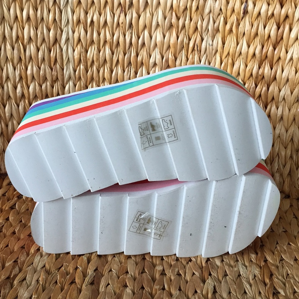 💕HP💕NIB YRU White Rainbow Platform Thong Sandals - Picture 6 of 6